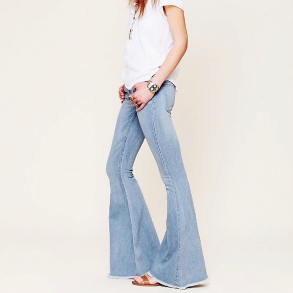 Free People Light Wash Flared Raw Hem Denim Jeans Sz 31